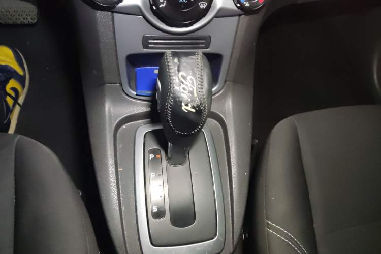 Used Ford Fiesta 2013 Hatchback 1.5L Automatic Prestige Model Gear Lever
