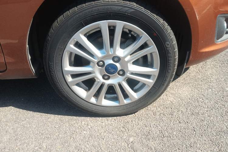 Used Ford Fiesta 2013 Sedan 1.5L Automatic Fashion Edition Right Front Wheel Hub