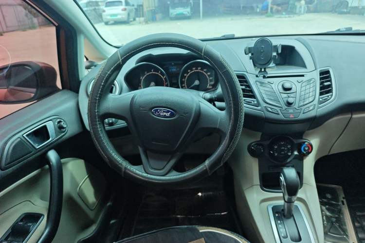 Used Ford Fiesta 2013 Sedan 1.5L Automatic Fashion Edition Steering Wheel