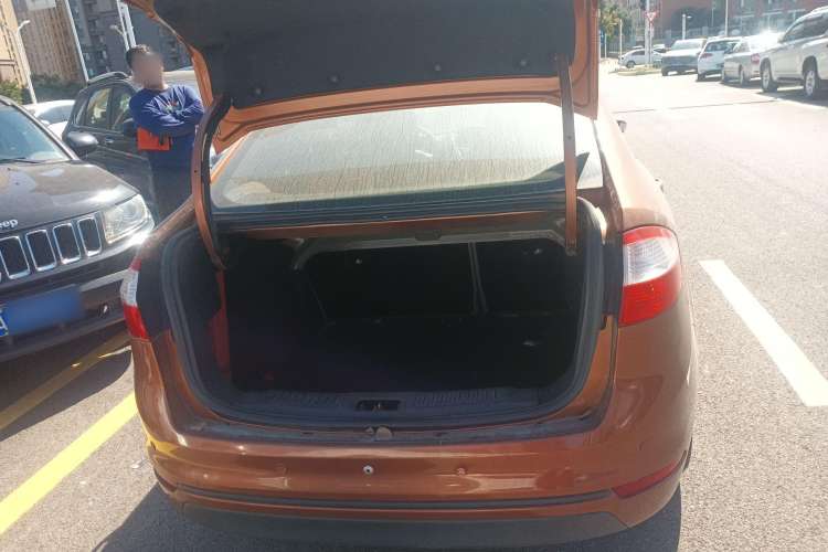 Used Ford Fiesta 2013 Sedan 1.5L Automatic Fashion Edition Trunk