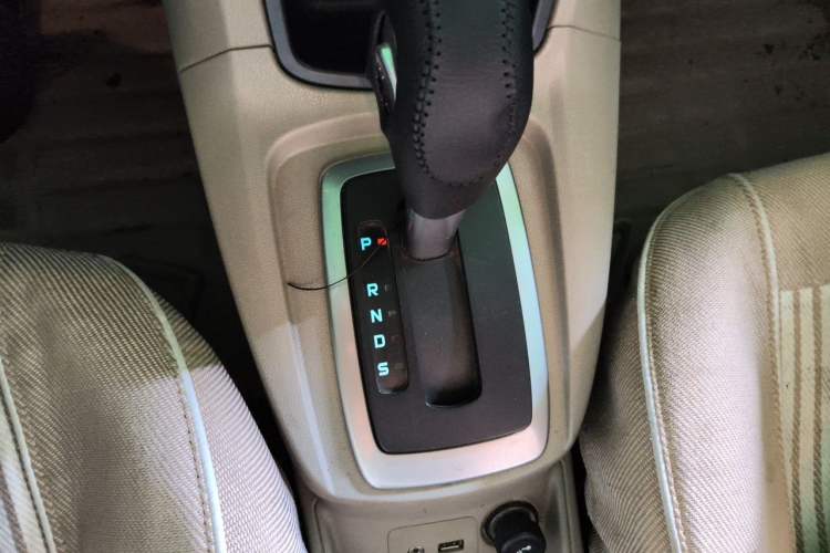 Used Ford Fiesta 2013 Sedan 1.5L Automatic Fashion Edition Gear Lever