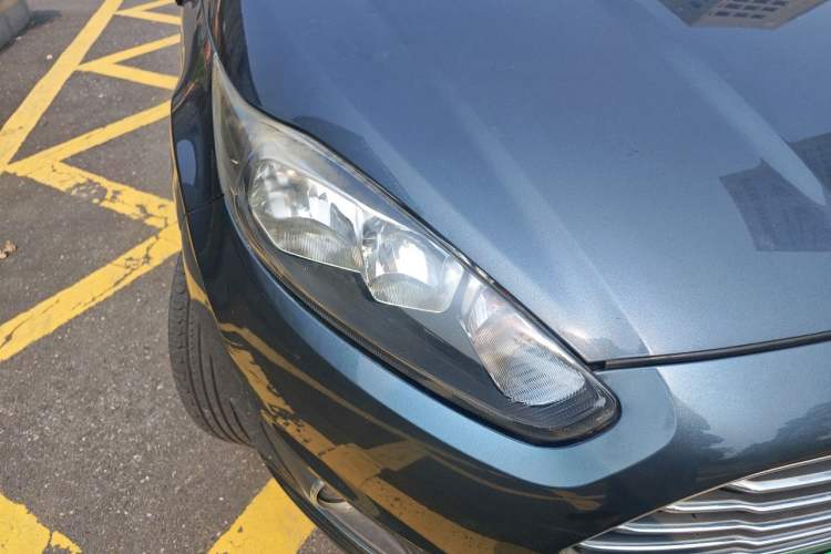 Used Ford Fiesta 2013 Hatchback 1.5L Automatic Fashion Edition Right Front Headlight
