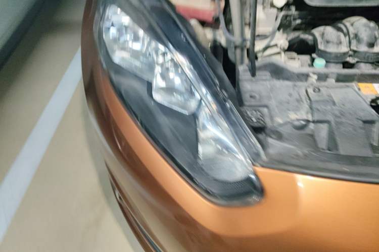 Used Ford Fiesta 2013 Hatchback 1.5L Automatic Fashion Edition Right Front Headlight