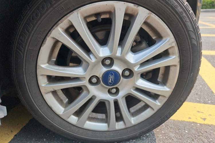 Used Ford Fiesta 2013 Hatchback 1.5L Automatic Fashion Edition Right Front Wheel Hub