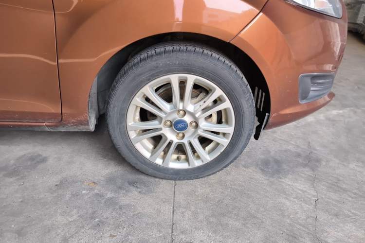 Used Ford Fiesta 2013 Sedan 1.5L Automatic Fashion Edition Right Front Wheel Hub