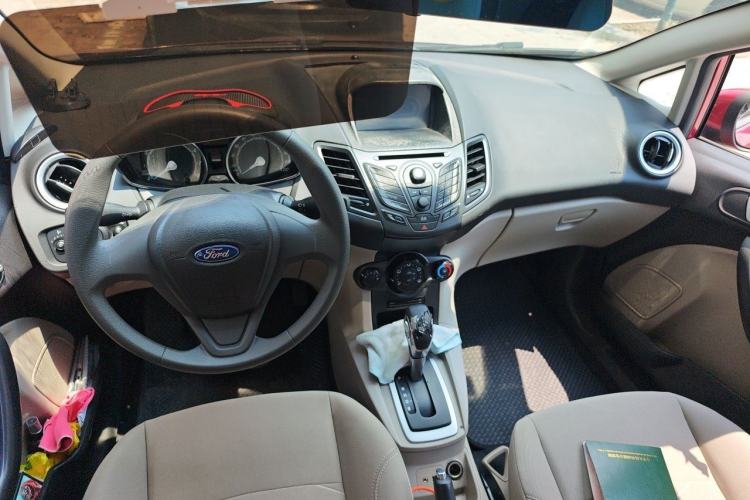 Used Ford Fiesta 2013 Sedan 1.5L Automatic Fashion Edition Center Console