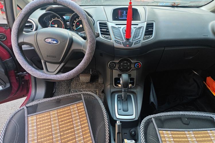 Used Ford Fiesta 2013 Hatchback 1.5L Automatic Fashion Edition Center Console