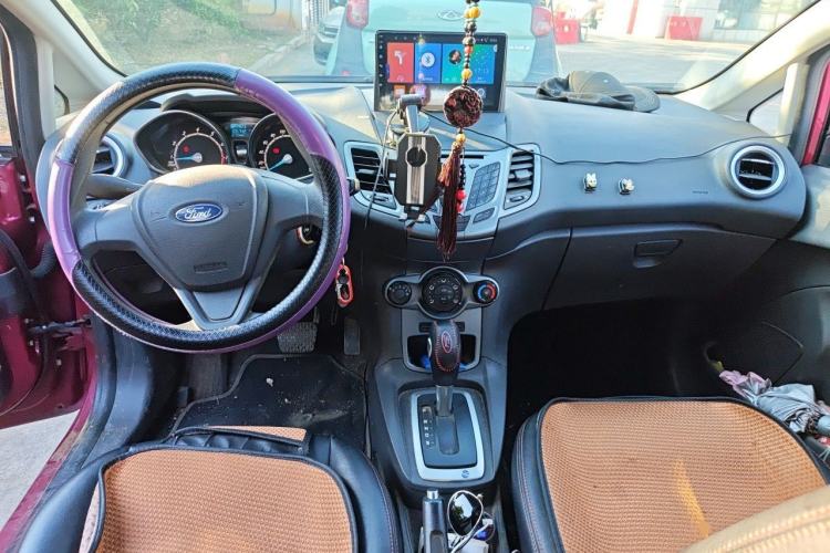 Used Ford Fiesta 2013 Hatchback 1.5L Automatic Fashion Edition Center Console