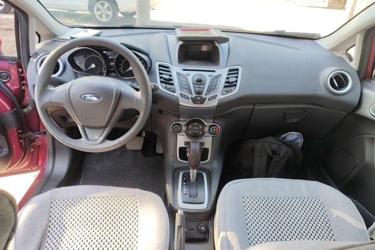 Used Ford Fiesta 2013 Hatchback 1.5L Automatic Fashion Edition Center Console