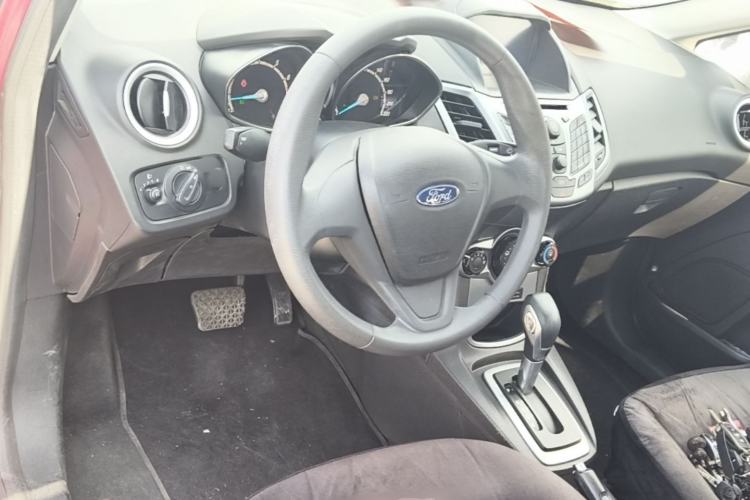Used Ford Fiesta 2013 Hatchback 1.5L Automatic Fashion Edition Center Console