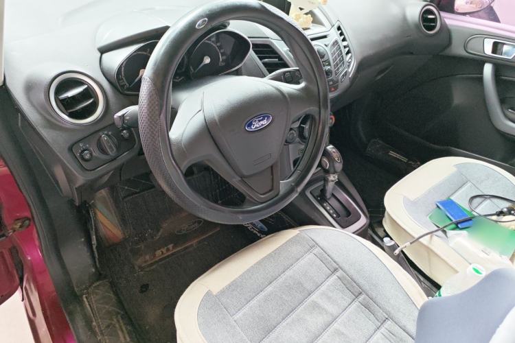 Used Ford Fiesta 2013 Hatchback 1.5L Automatic Fashion Edition Center Console