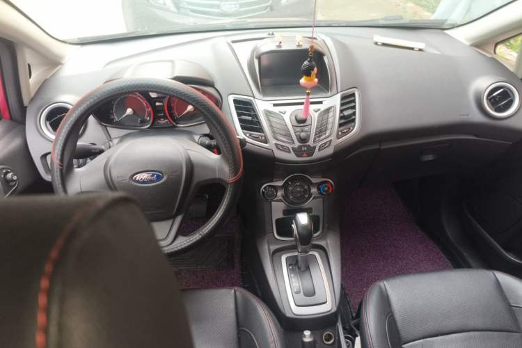 Used Ford Fiesta 2013 Hatchback 1.5L Automatic Fashion Edition Center Console