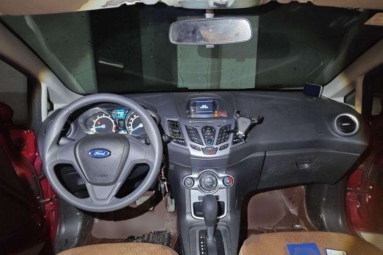 Used Ford Fiesta 2013 Hatchback 1.5L Automatic Fashion Edition Center Console
