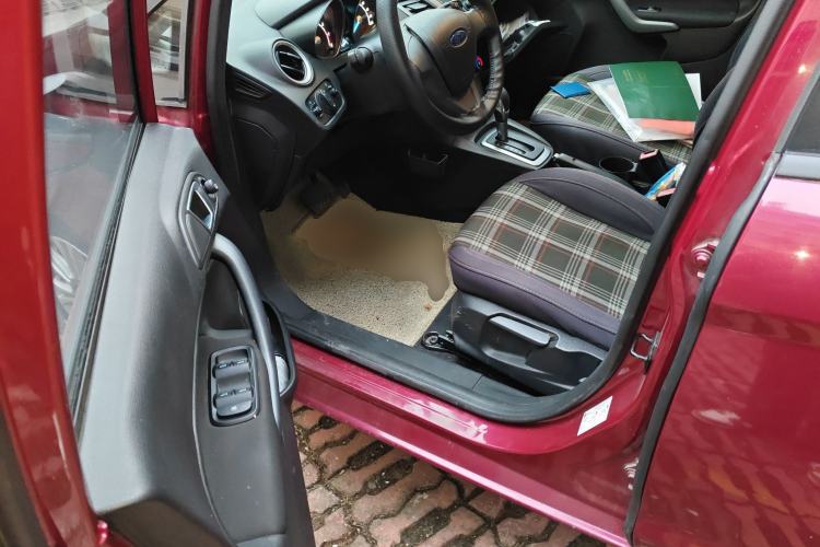 Used Ford Fiesta 2013 Hatchback 1.5L Automatic Fashion Edition Driver Seat