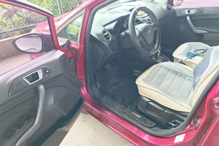 Used Ford Fiesta 2013 Hatchback 1.5L Automatic Fashion Edition Driver Seat