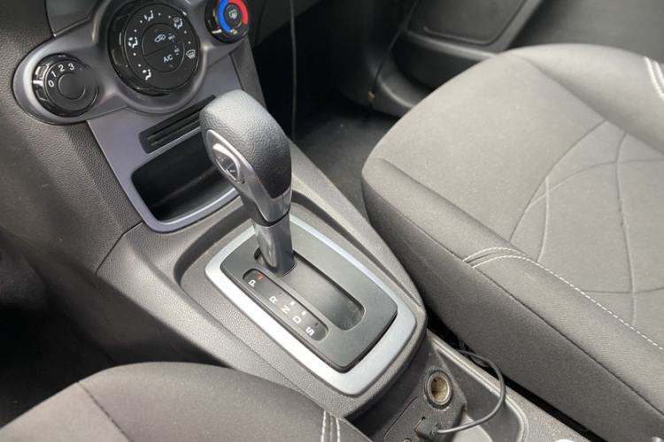 Used Ford Fiesta 2013 Hatchback 1.5L Automatic Fashion Edition Gear Lever