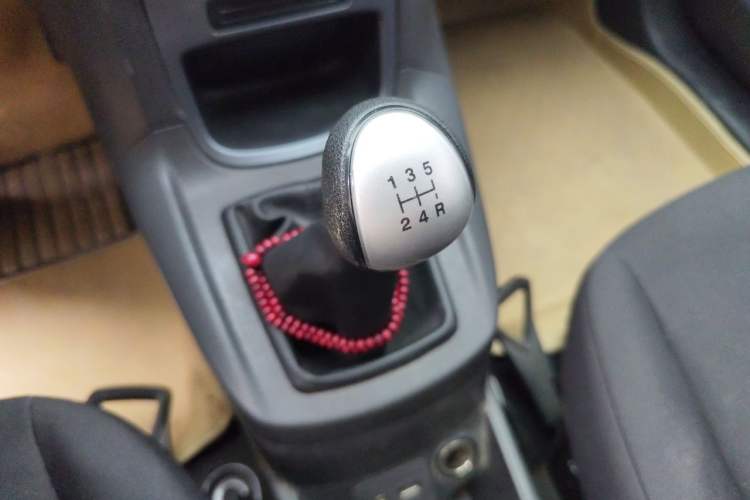 Used Ford Fiesta 2013 Hatchback 1.5L Manual Fashion Edition Gear Lever