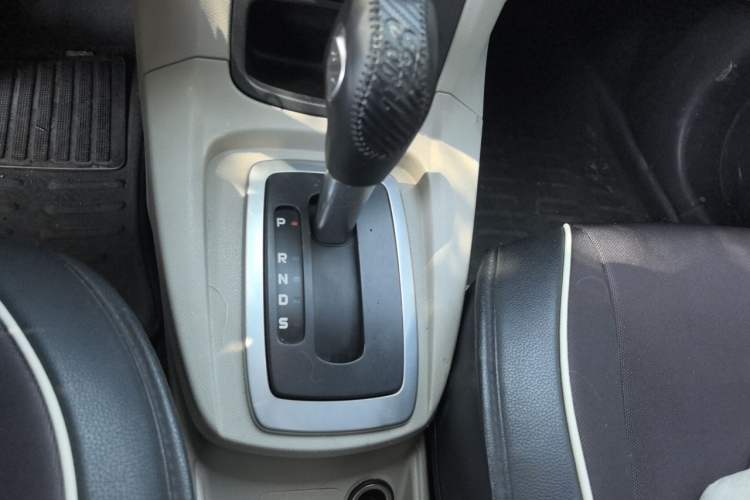 Used Ford Fiesta 2013 Sedan 1.5L Automatic Fashion Edition Gear Lever