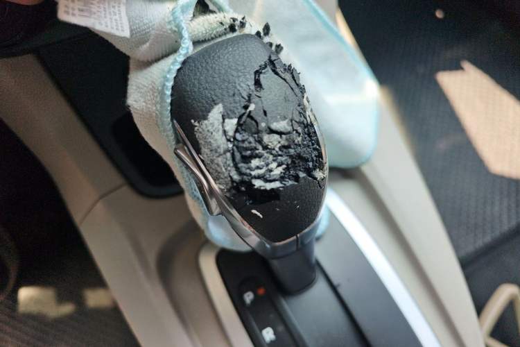 Used Ford Fiesta 2013 Sedan 1.5L Automatic Fashion Edition Gear Lever