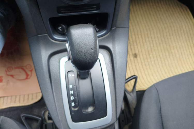 Used Ford Fiesta 2013 Hatchback 1.5L Automatic Fashion Edition Gear Lever