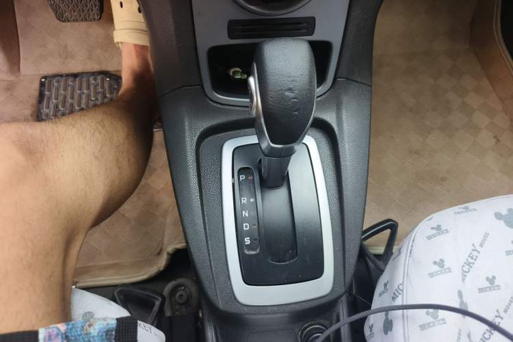 Used Ford Fiesta 2013 Hatchback 1.5L Automatic Fashion Edition Gear Lever