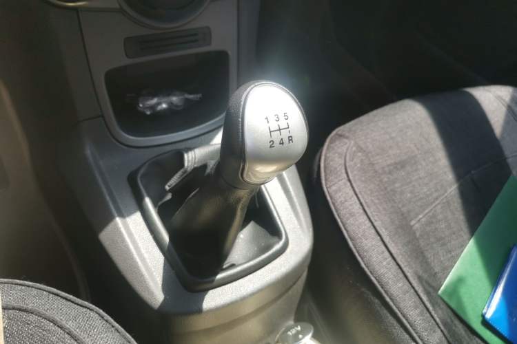 Used Ford Fiesta 2013 Hatchback 1.5L Manual Fashion Edition Gear Lever