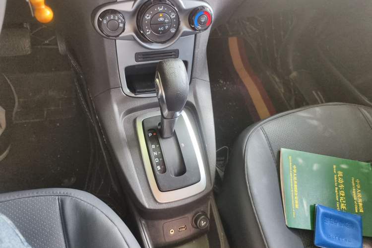 Used Ford Fiesta 2013 Hatchback 1.5L Automatic Fashion Edition Gear Lever