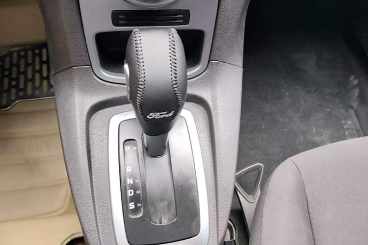 Used Ford Fiesta 2013 Hatchback 1.5L Automatic Fashion Edition Gear Lever