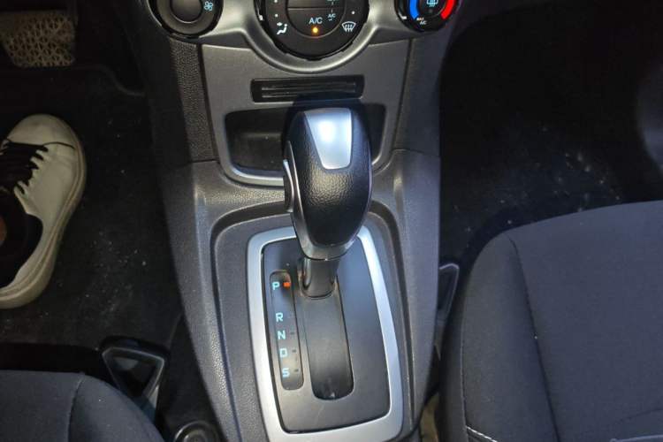 Used Ford Fiesta 2013 Hatchback 1.5L Automatic Fashion Edition Gear Lever