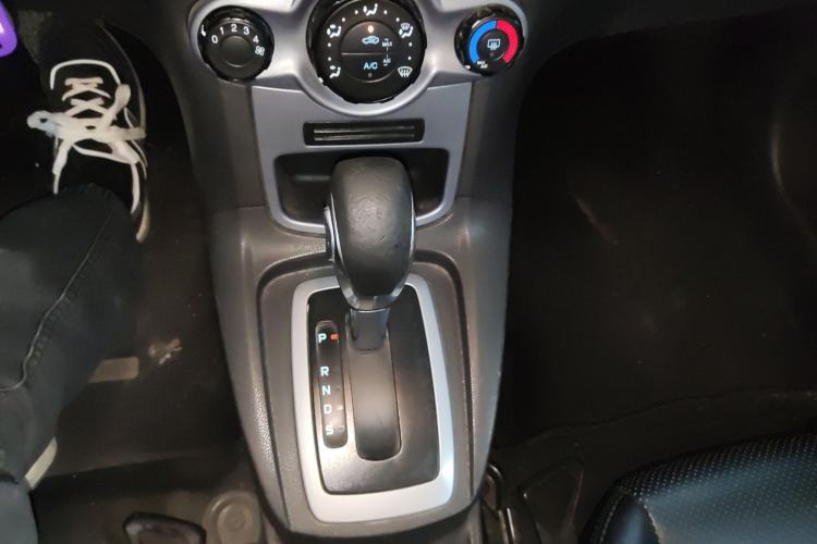 Used Ford Fiesta 2013 Hatchback 1.5L Automatic Fashion Edition Gear Lever