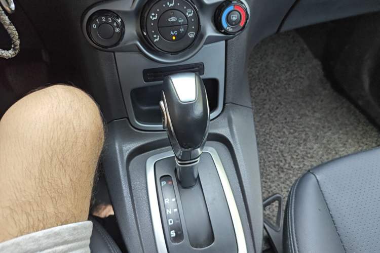 Used Ford Fiesta 2013 Hatchback 1.5L Automatic Fashion Edition Gear Lever