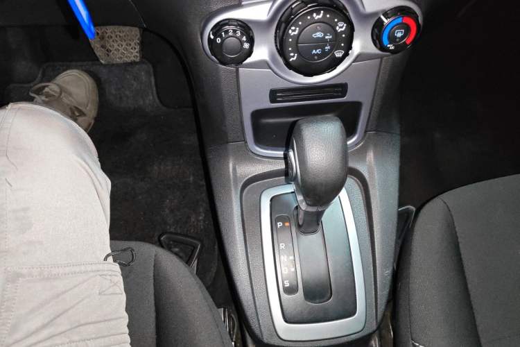 Used Ford Fiesta 2013 Hatchback 1.5L Automatic Fashion Edition Gear Lever