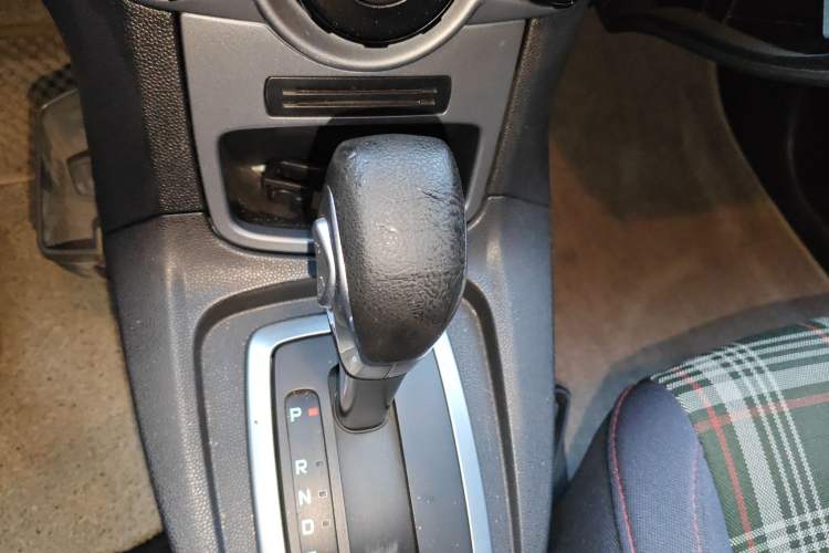 Used Ford Fiesta 2013 Hatchback 1.5L Automatic Fashion Edition Gear Lever
