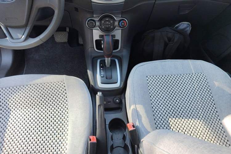 Used Ford Fiesta 2013 Hatchback 1.5L Automatic Fashion Edition Gear Lever