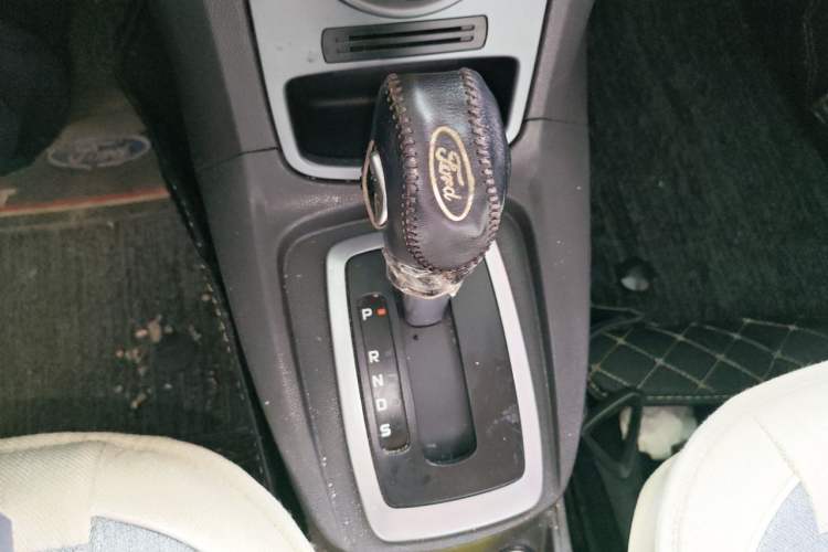 Used Ford Fiesta 2013 Hatchback 1.5L Automatic Fashion Edition Gear Lever