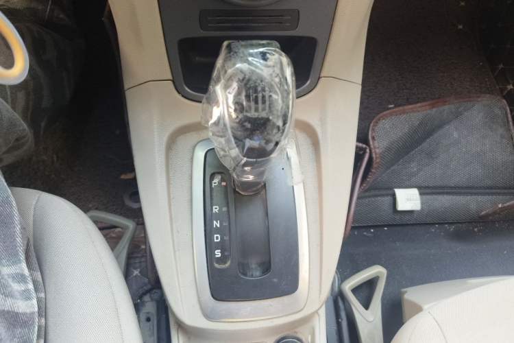 Used Ford Fiesta 2013 Sedan 1.5L Automatic Fashion Edition Gear Lever