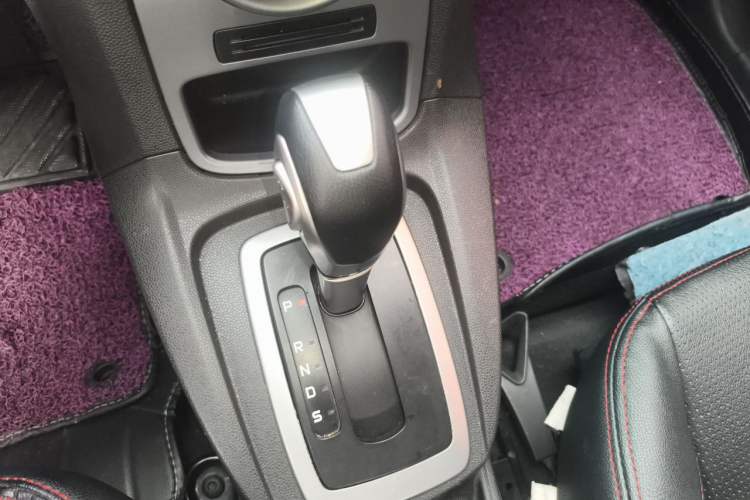 Used Ford Fiesta 2013 Hatchback 1.5L Automatic Fashion Edition Gear Lever