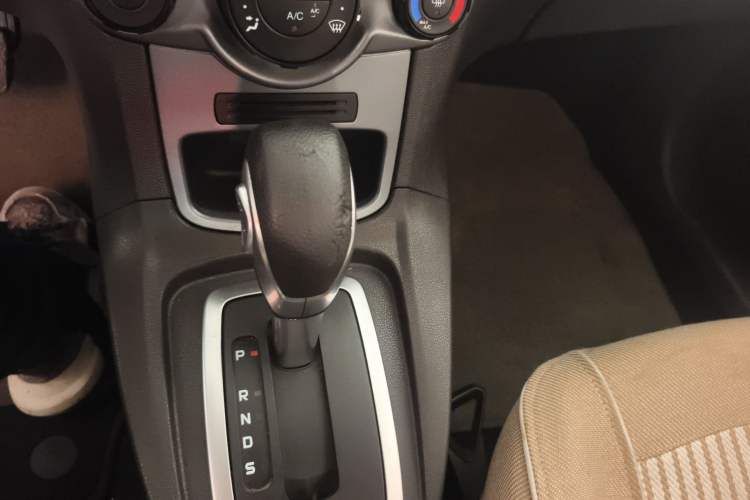 Used Ford Fiesta 2013 Hatchback 1.5L Automatic Fashion Edition Gear Lever