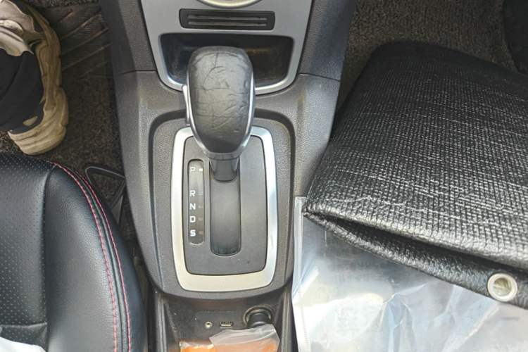 Used Ford Fiesta 2013 Hatchback 1.5L Automatic Fashion Edition Gear Lever