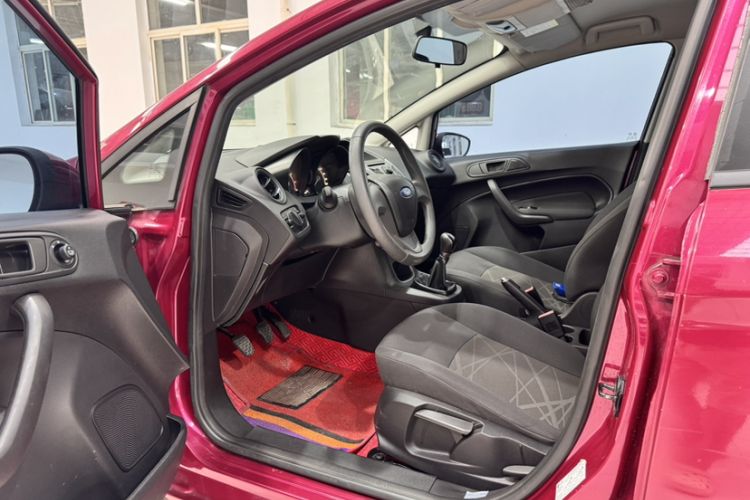 Used Ford Fiesta 2013 Sedan 1.5L Manual Fashion Edition Interior 2