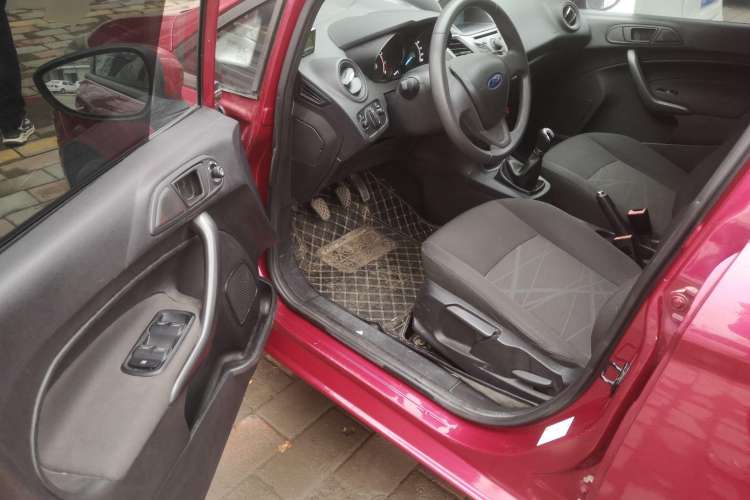Used Ford Fiesta 2013 Sedan 1.5L Manual Fashion Edition Interior 3