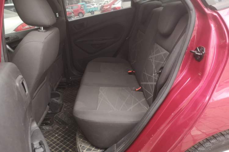 Used Ford Fiesta 2013 Sedan 1.5L Manual Fashion Edition Interior 4