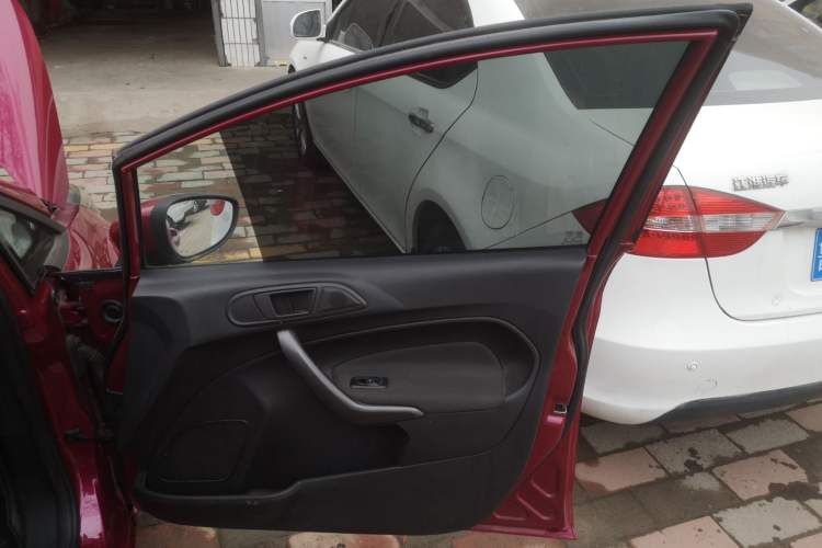 Used Ford Fiesta 2013 Sedan 1.5L Manual Fashion Edition Interior 5