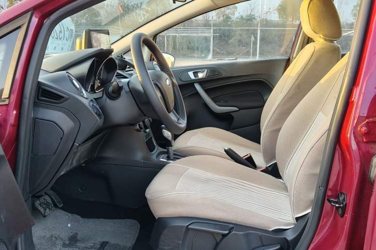 Used Ford Fiesta 2013 Hatchback 1.5L Automatic Fashion Edition Interior 5