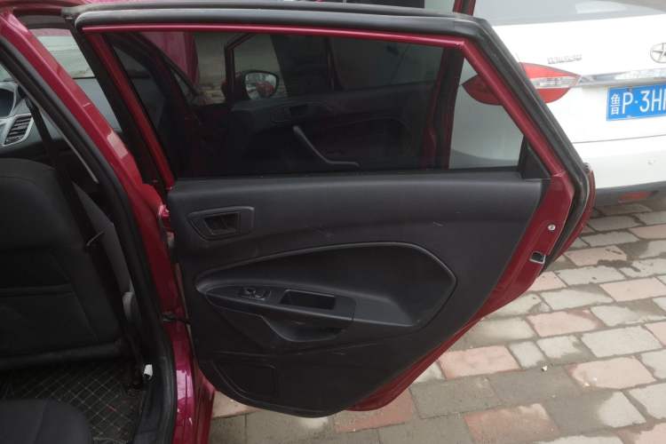 Used Ford Fiesta 2013 Sedan 1.5L Manual Fashion Edition Interior 6