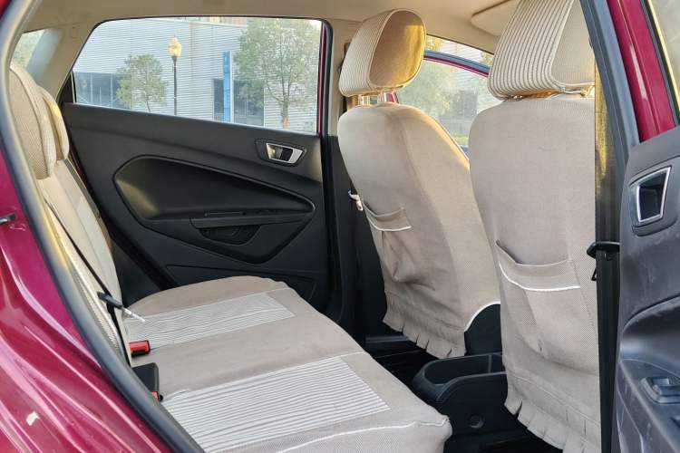 Used Ford Fiesta 2013 Hatchback 1.5L Automatic Fashion Edition Interior 8