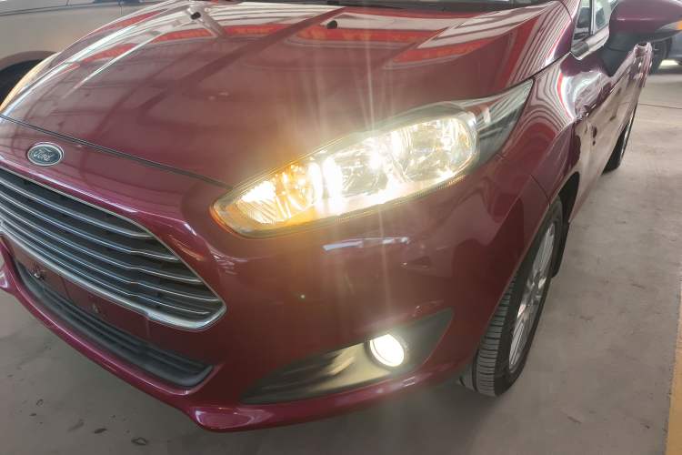 Used Ford Fiesta 2013 Hatchback 1.5L Automatic Fashion Edition Left Front Headlight