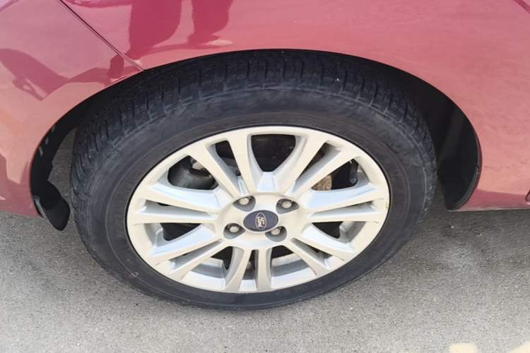 Used Ford Fiesta 2013 Hatchback 1.5L Automatic Fashion Edition Left Front Wheel Hub