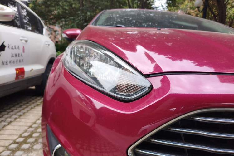 Used Ford Fiesta 2013 Hatchback 1.5L Automatic Fashion Edition Right Front Headlight