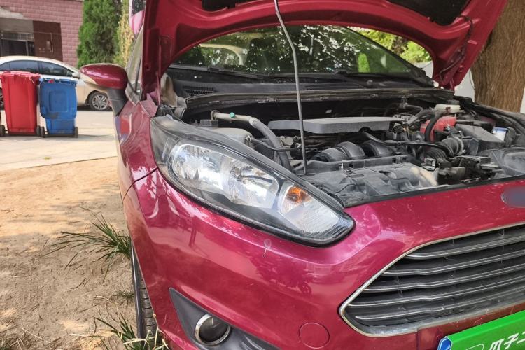 Used Ford Fiesta 2013 Hatchback 1.5L Automatic Fashion Edition Right Front Headlight